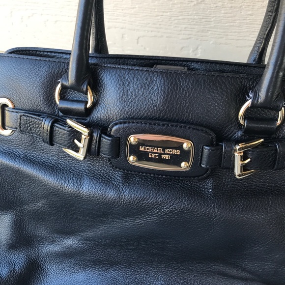 Beautiful Michael Kors Leather Purse - Picture 3 of 12